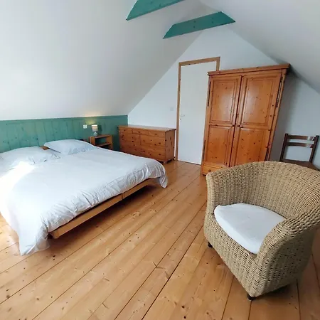 Close To Beach, Cleder, Cleaning Included Holiday home *
