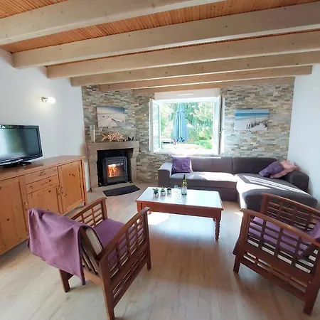 Close To Beach, Cleder, Cleaning Included