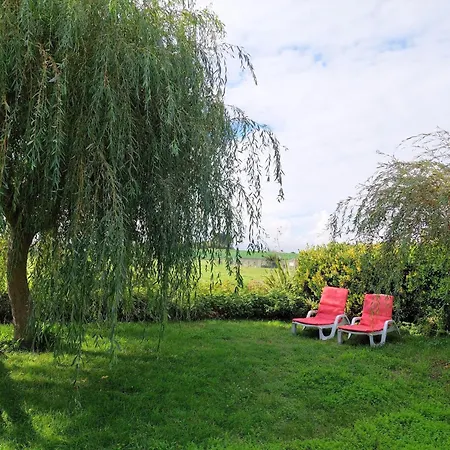 Holiday home Close To Beach, Cleder, Cleaning Included *